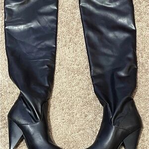 Elegant Black Heeled Boots